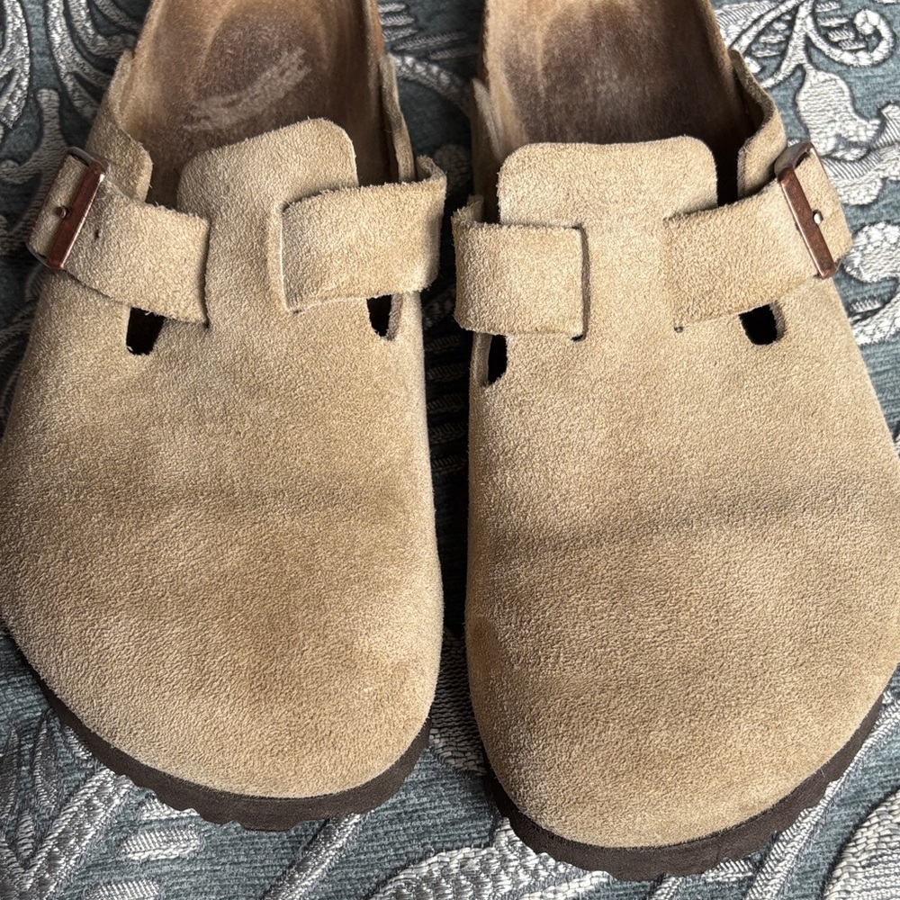 Birkenstock Suede Clog Mule in Light Tan with Bronze Buckle - Picture 4 of 5